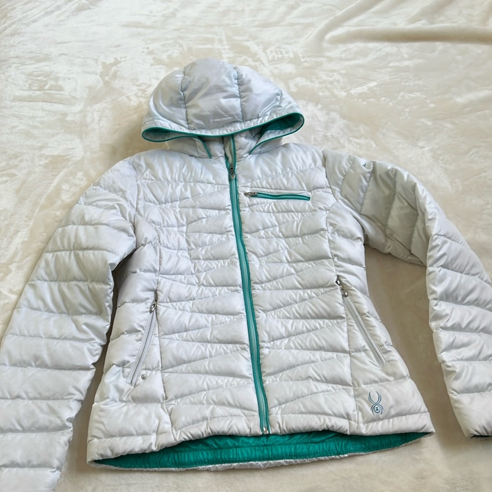 Ladies medium spyder puffer jacket - machine wash.
Very warm for skiing